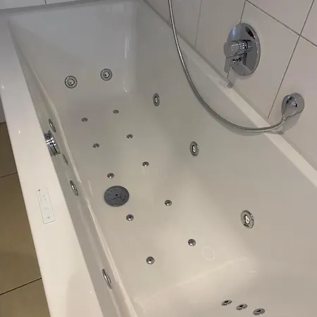 13 شقة *